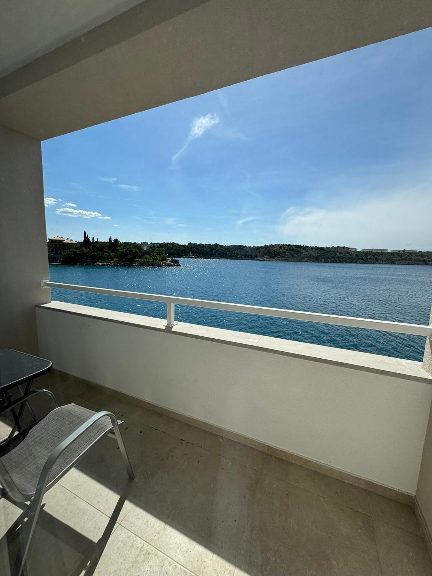 Villa Lovorka By Villa Eva Omisalj Ruang foto
