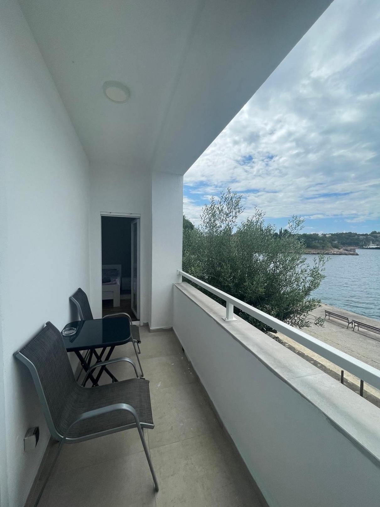 Villa Lovorka By Villa Eva Omisalj Ruang foto