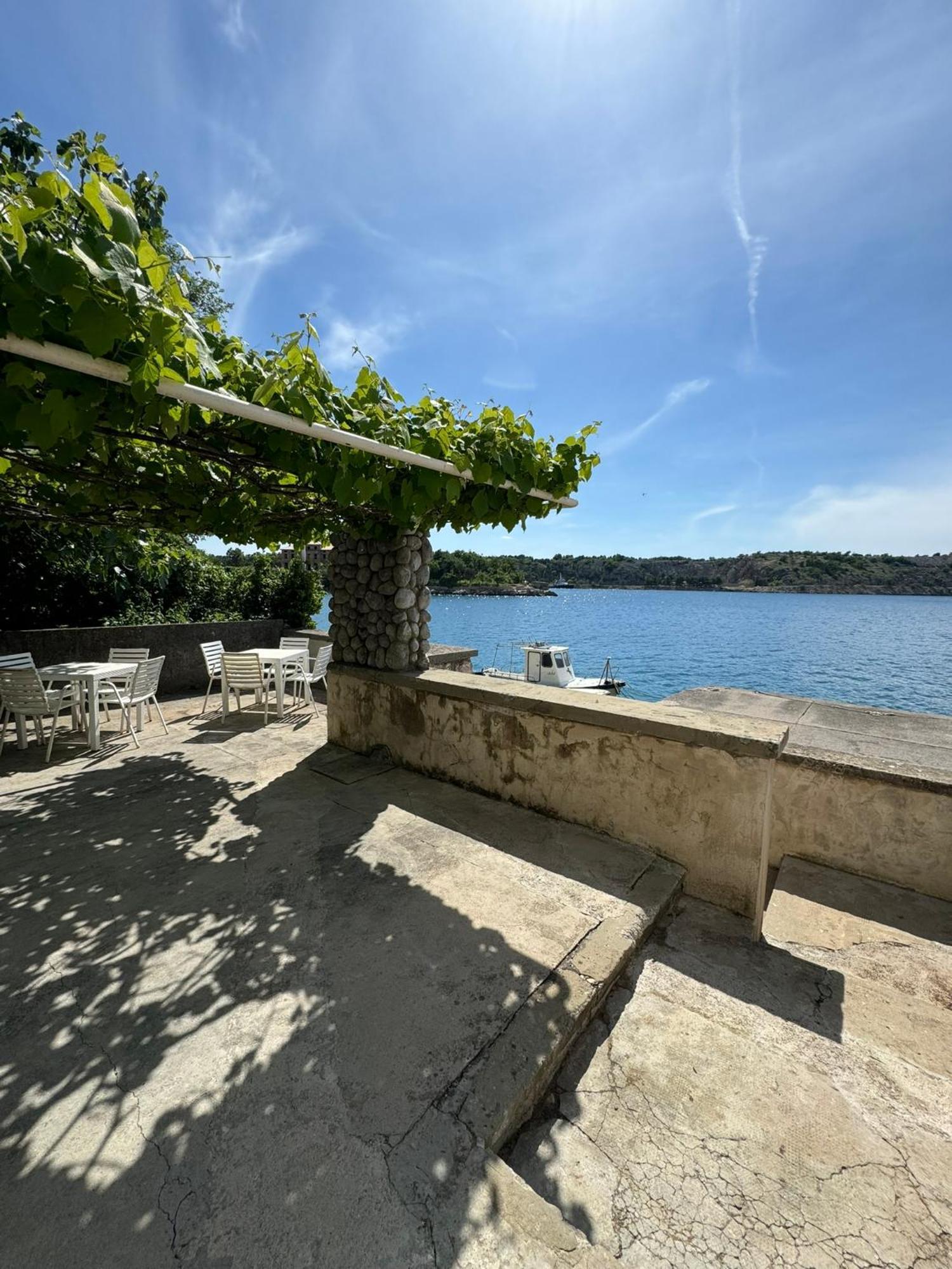 Villa Lovorka By Villa Eva Omisalj Bagian luar foto