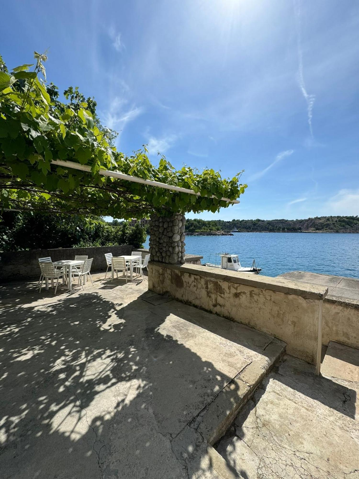 Villa Lovorka By Villa Eva Omisalj Bagian luar foto